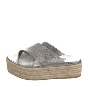 I love this sandals, only reason I am selling is I am downsizing.